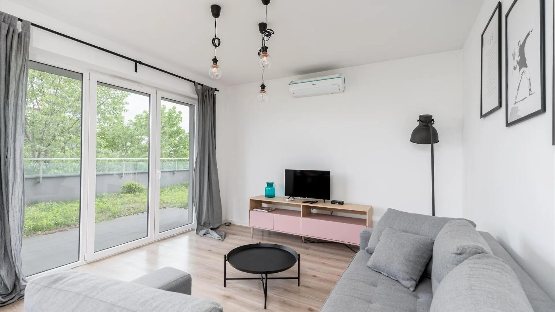Rogozinskiego 2-Bedroom Apartment Krakow